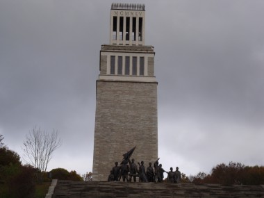 Монумент Бухенвальдский набат