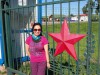 Туристке из Китая очень понравилась красная звезда на воротах комплекса.